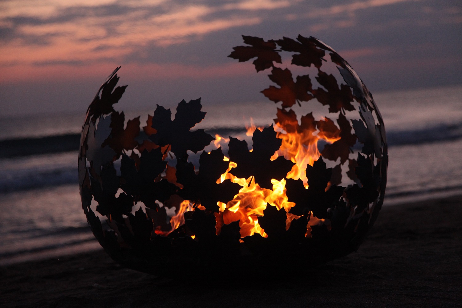 Vine leaf fire pit